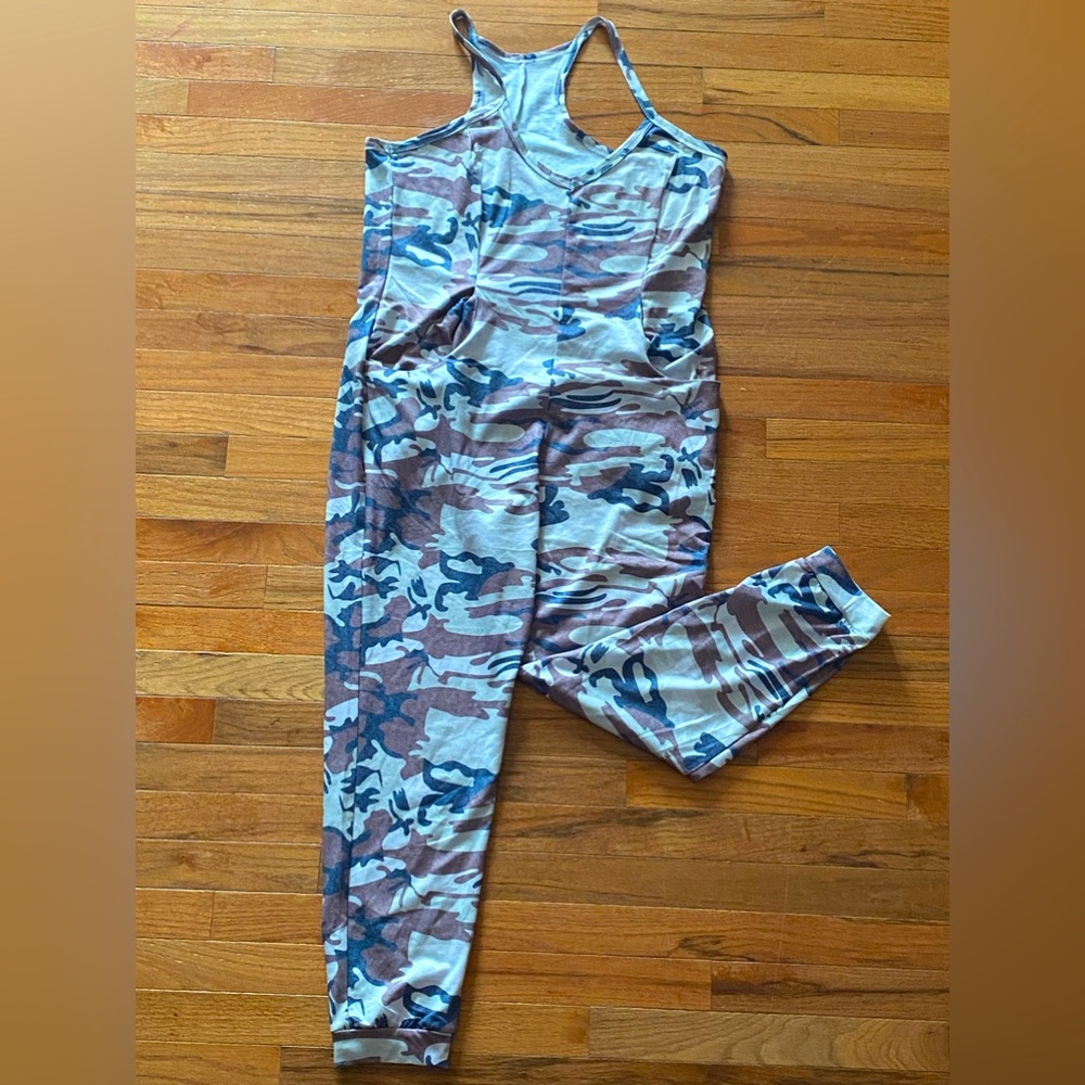 Camo jumpsuit, size large with a jogger style ankle.